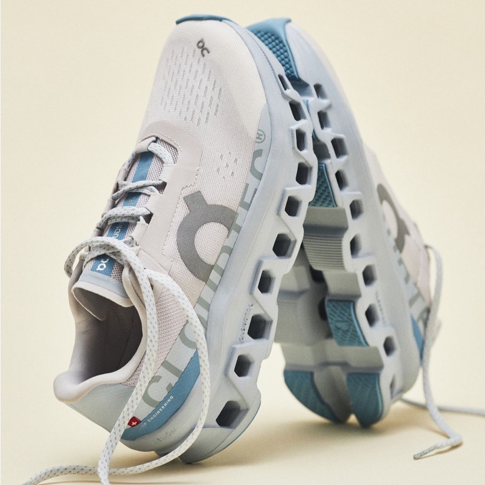 On Cloud Running Cloudmonster Sneakers